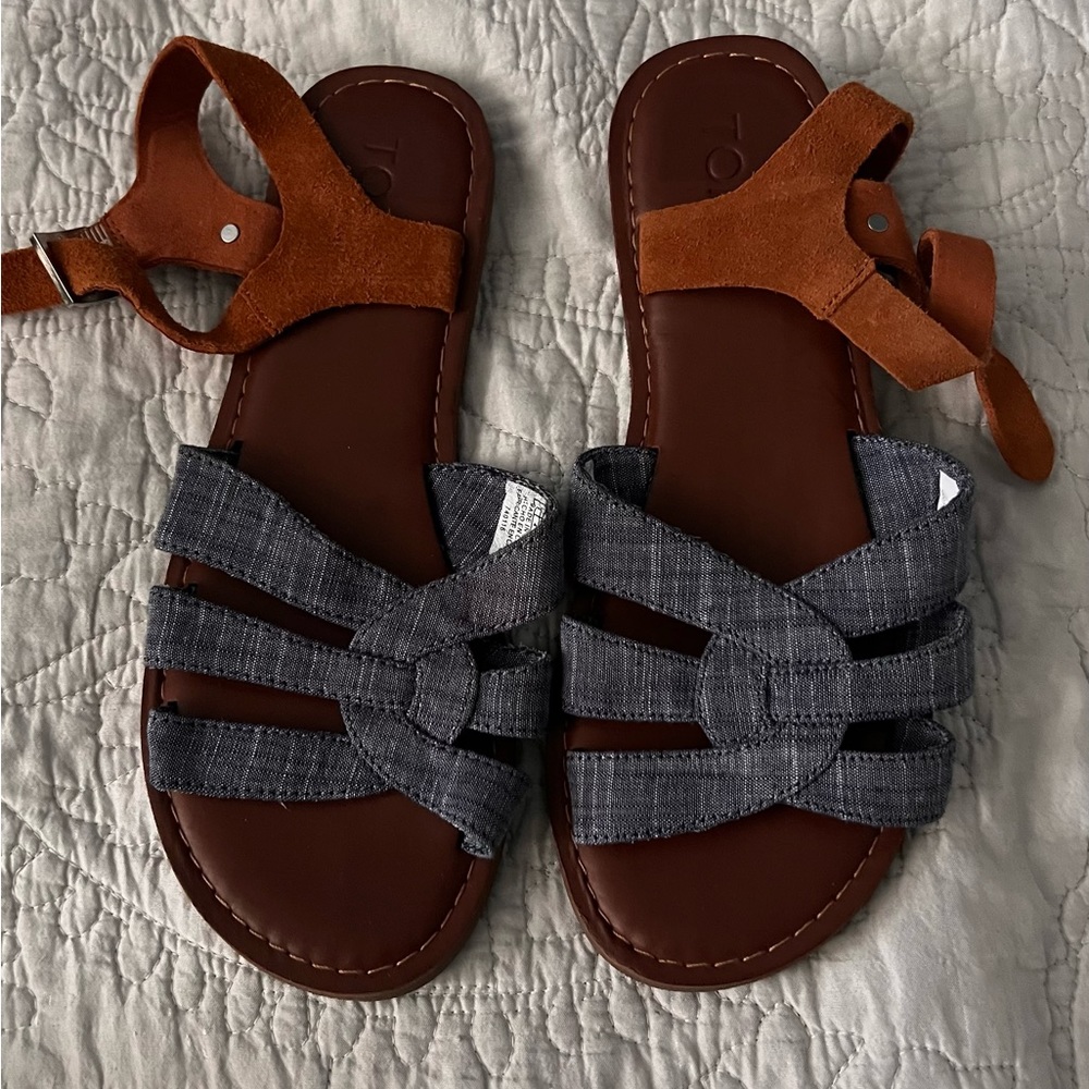 TOM’S new sandals without tags